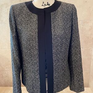 KASPER JACKET A TWEED ABOVE WITH PADDED SHOULDER FOR A CLASSIC TOUCH